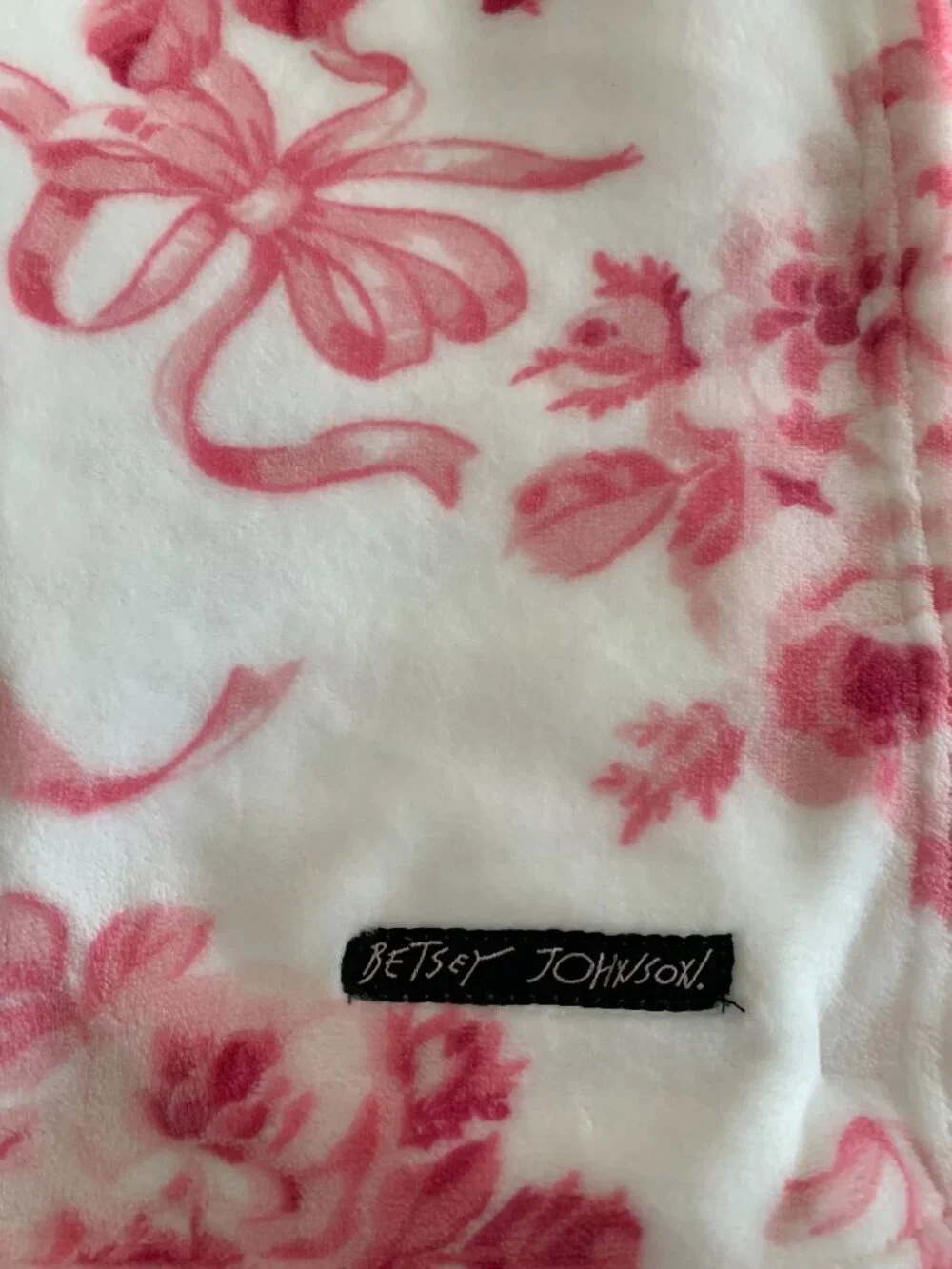 Betsey Johnson Plush Throw Pink Roses & Ribbons 50x70